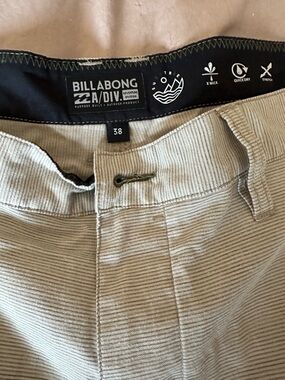 Billabong Men’s Sand Beige Shorts Size 38